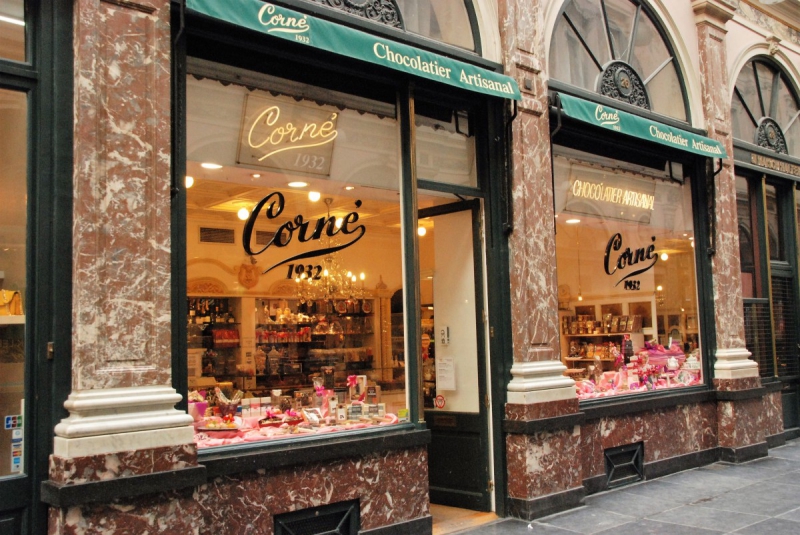 vitrine-PIGNANS-min_chocolate_chocolaterie_shop_luxury_chic_gallery_brussels_belgium-558146